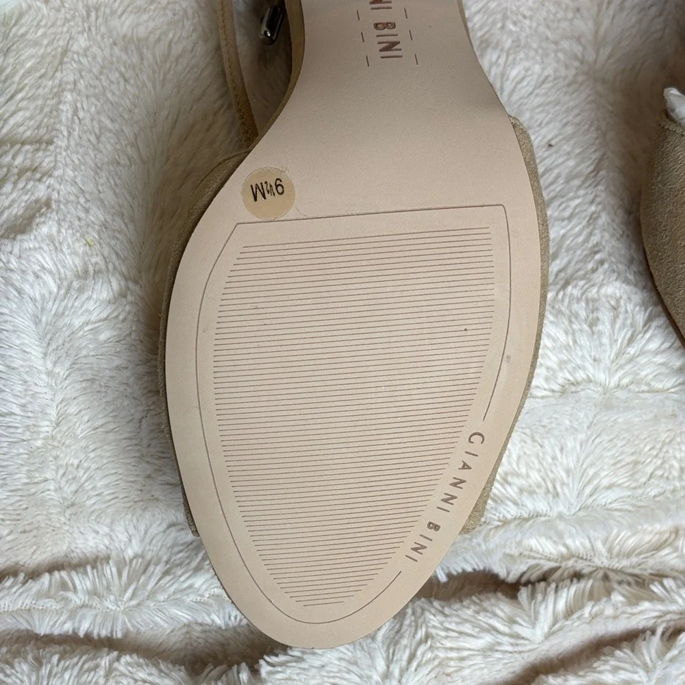 Gianni Bini chic beige